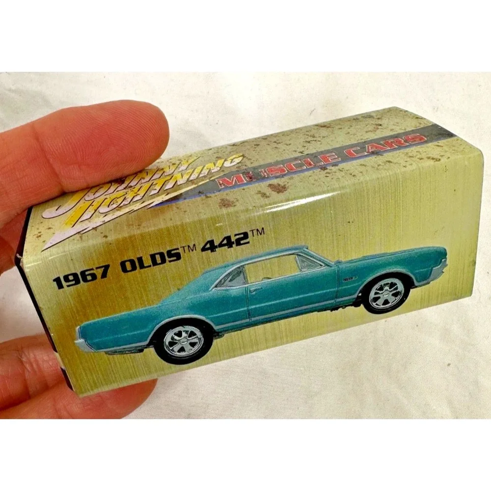 Johnny Lightening Muscle Car 1:64 Scale Die cast 1967 Oldsmobile 442 Aqua Blue